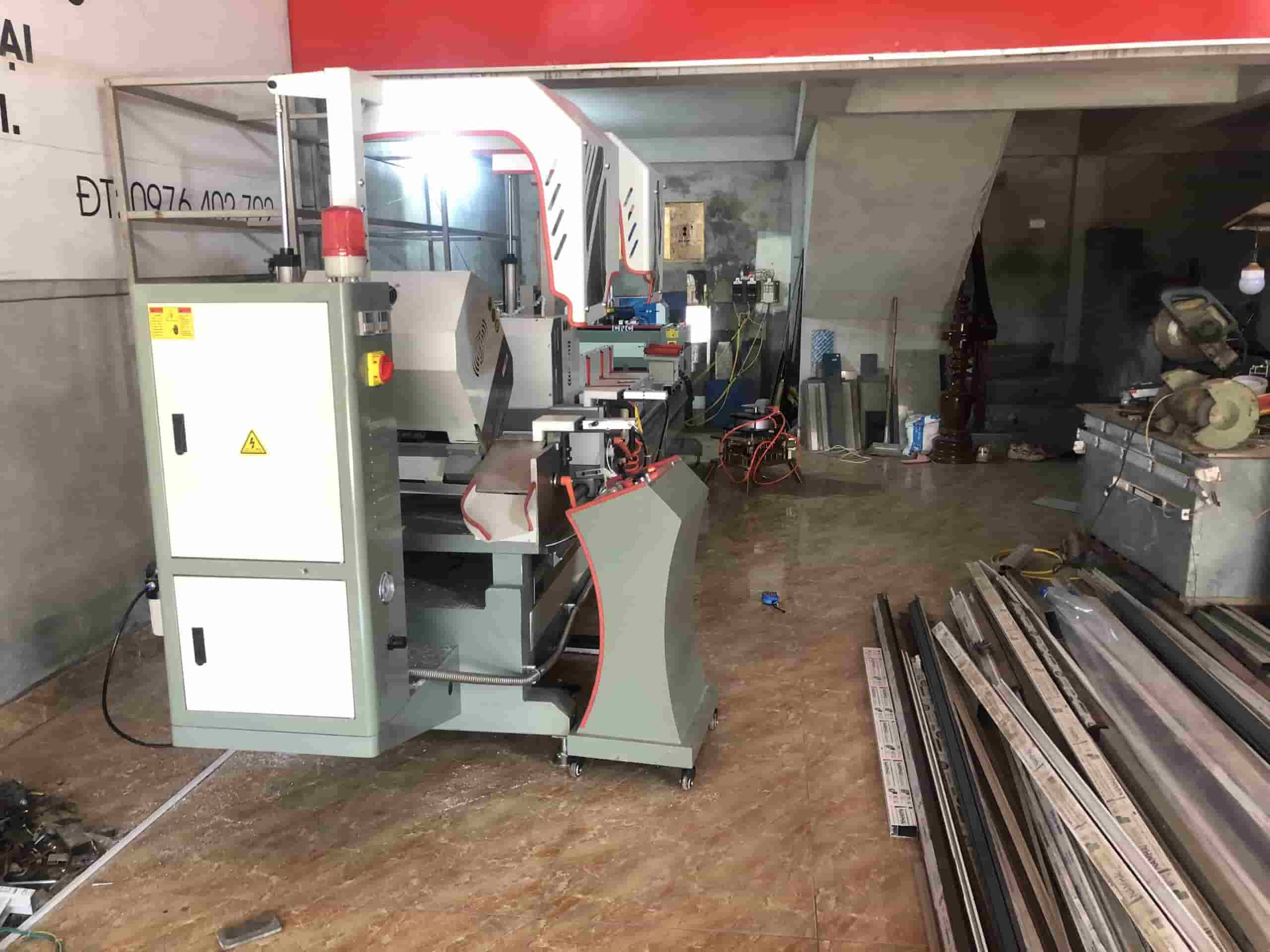 Bàn giao máy cắt nhôm 2 đầu 08S về Yên Thành, Nghệ An